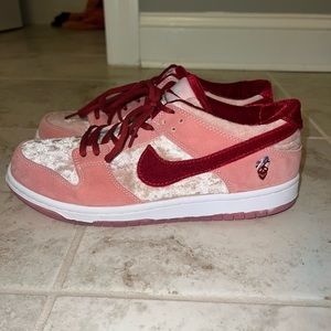 Nike Air Low Dunks, Valentine’s Edition, Size: Mens US 9.5, Velvet